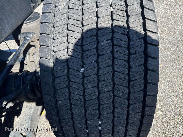 image for item EC3564 2022 Kenworth T680 semi truck