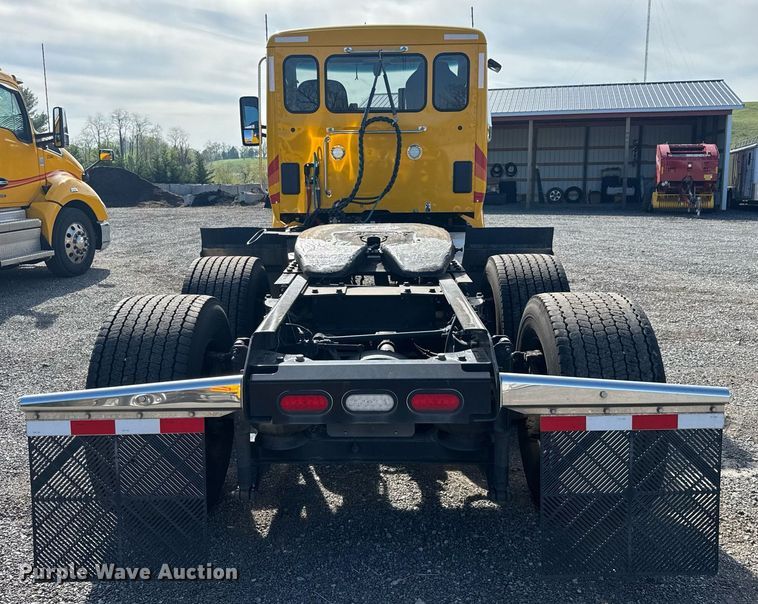 image for item EC3565 2022 Kenworth T680 semi truck