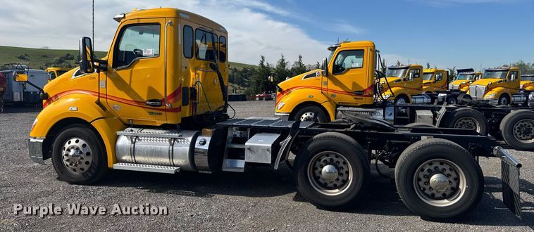 image for item EC3565 2022 Kenworth T680 semi truck