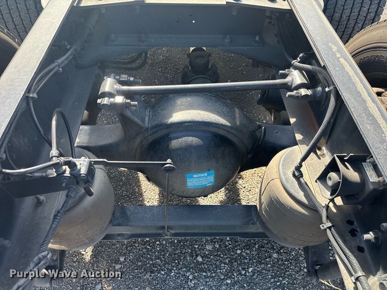 image for item EC3565 2022 Kenworth T680 semi truck