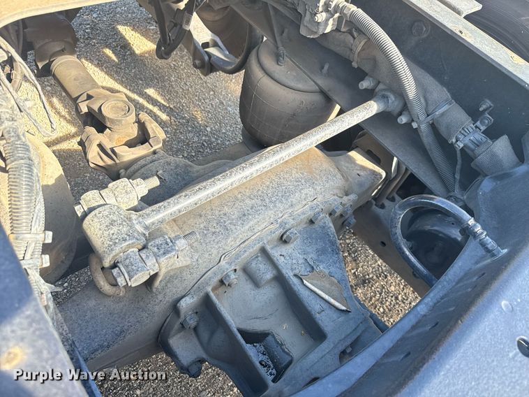 image for item EC3565 2022 Kenworth T680 semi truck