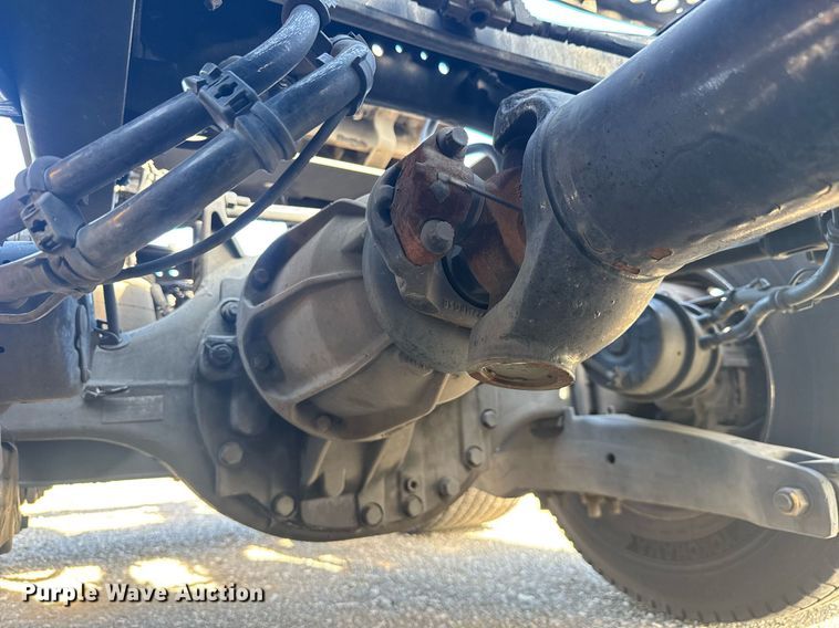 image for item EC3565 2022 Kenworth T680 semi truck