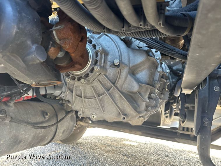 image for item EC3565 2022 Kenworth T680 semi truck