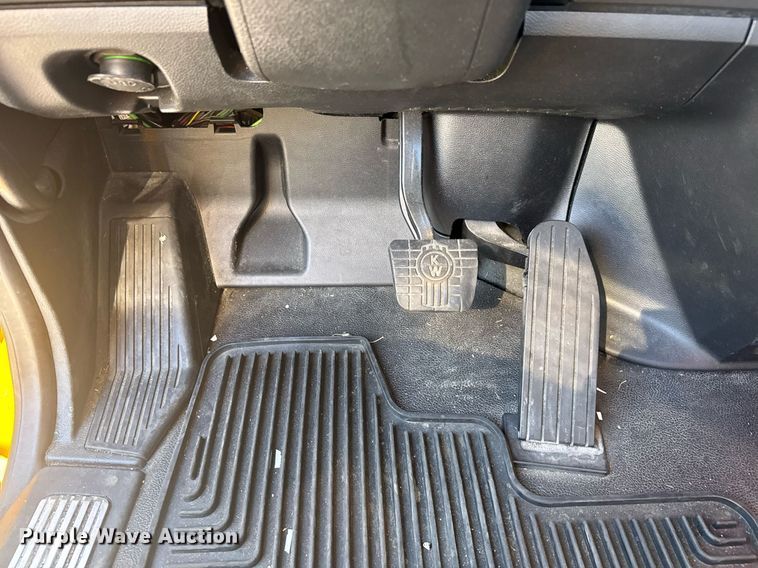 image for item EC3565 2022 Kenworth T680 semi truck