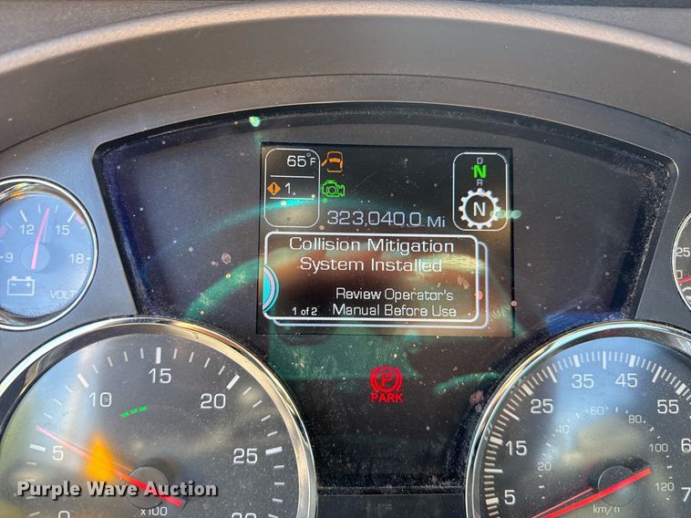 image for item EC3565 2022 Kenworth T680 semi truck