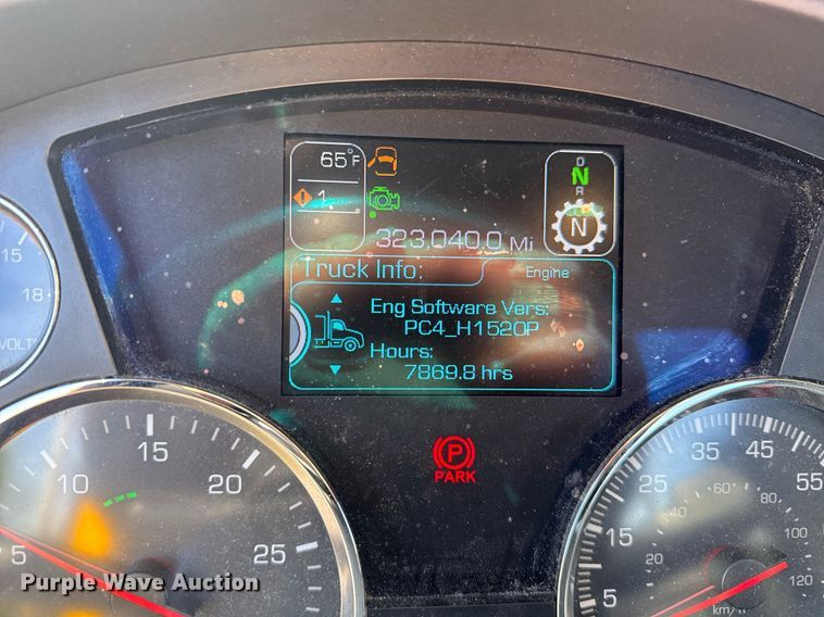 image for item EC3565 2022 Kenworth T680 semi truck