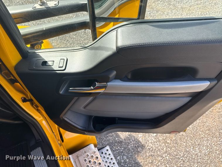 image for item EC3565 2022 Kenworth T680 semi truck