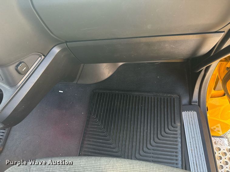 image for item EC3565 2022 Kenworth T680 semi truck