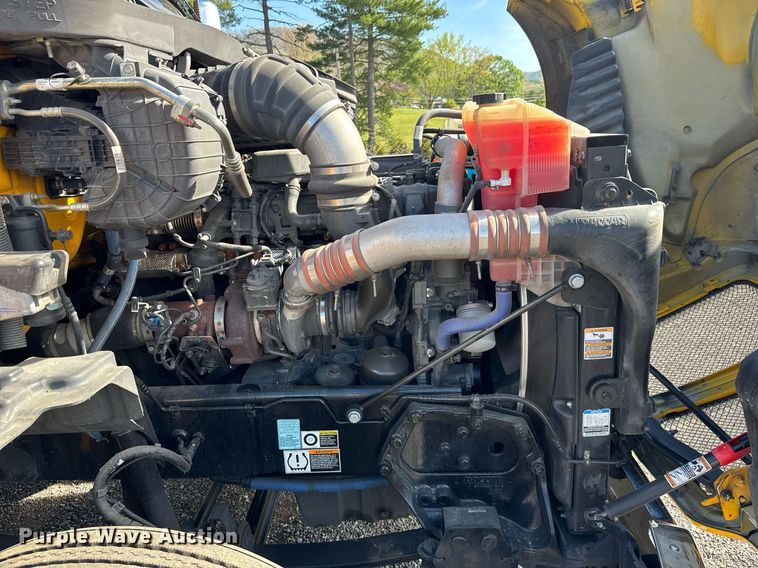 image for item EC3565 2022 Kenworth T680 semi truck