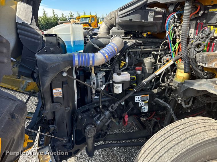 image for item EC3565 2022 Kenworth T680 semi truck