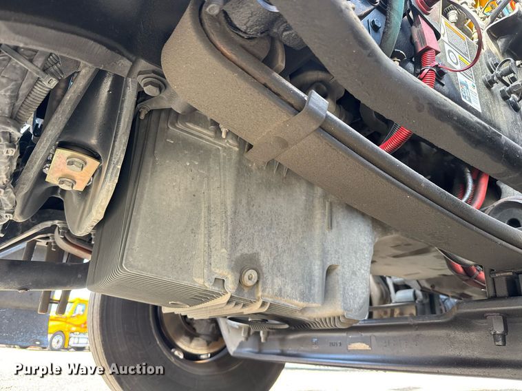 image for item EC3565 2022 Kenworth T680 semi truck