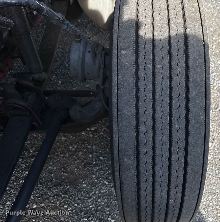 image for item EC3565 2022 Kenworth T680 semi truck