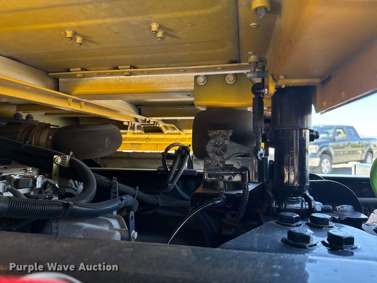 image for item EC3566 2022 Kenworth T680 semi truck