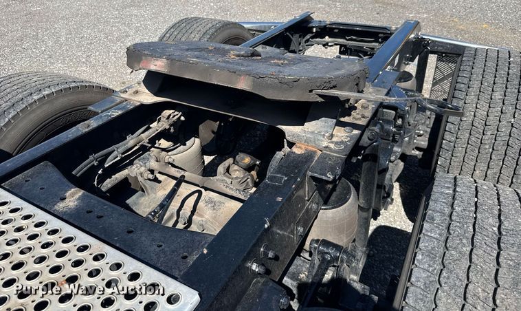 image for item EC3566 2022 Kenworth T680 semi truck