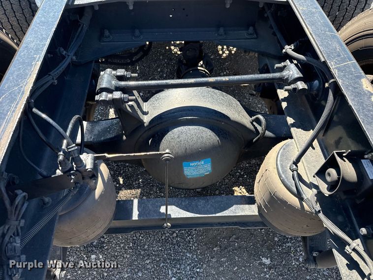 image for item EC3566 2022 Kenworth T680 semi truck