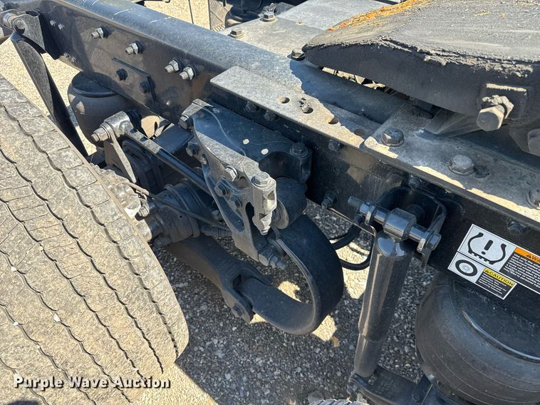 image for item EC3566 2022 Kenworth T680 semi truck