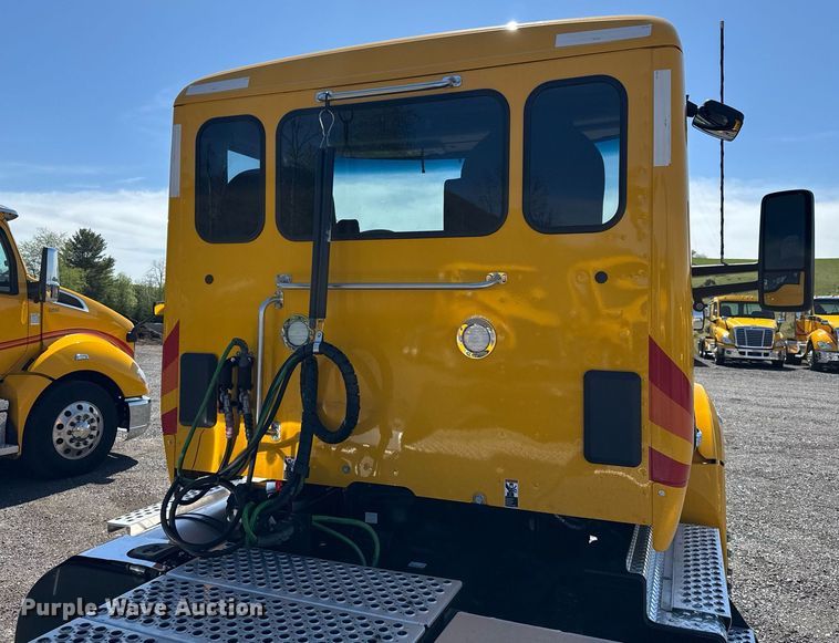 image for item EC3566 2022 Kenworth T680 semi truck