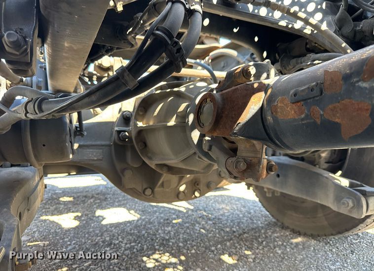 image for item EC3566 2022 Kenworth T680 semi truck