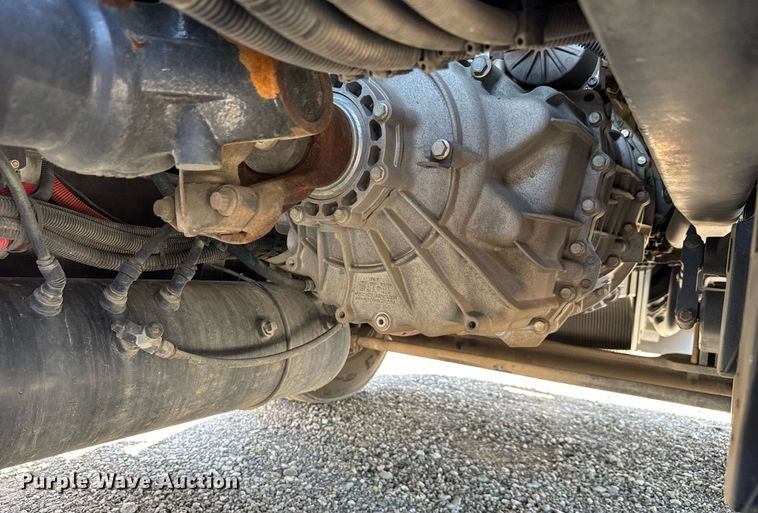 image for item EC3566 2022 Kenworth T680 semi truck