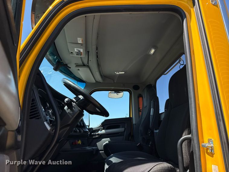 image for item EC3566 2022 Kenworth T680 semi truck