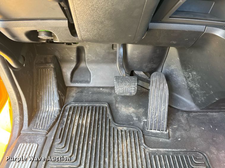 image for item EC3566 2022 Kenworth T680 semi truck