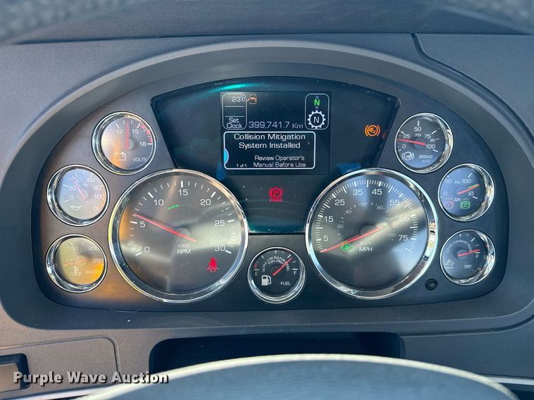 image for item EC3566 2022 Kenworth T680 semi truck