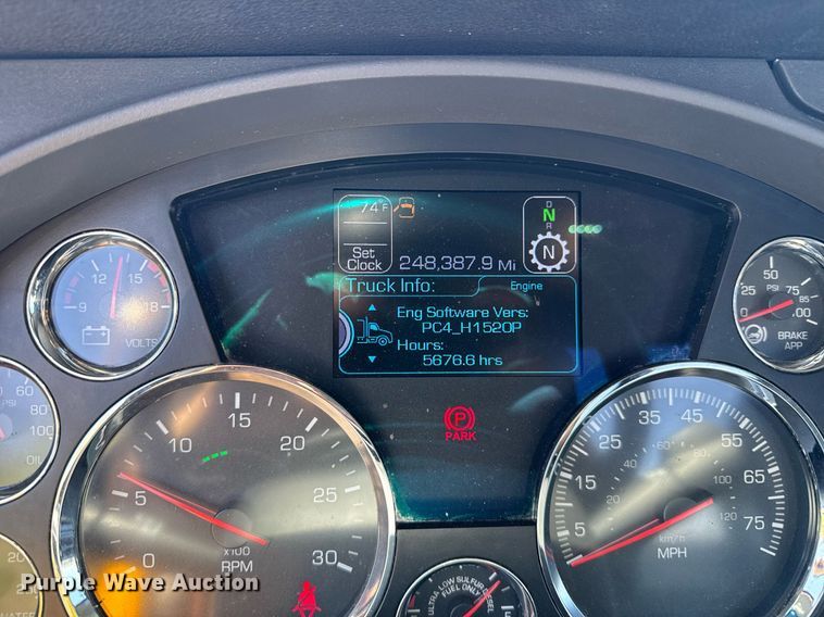 image for item EC3566 2022 Kenworth T680 semi truck