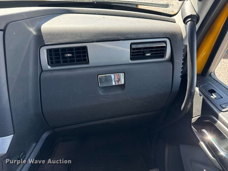 image for item EC3566 2022 Kenworth T680 semi truck