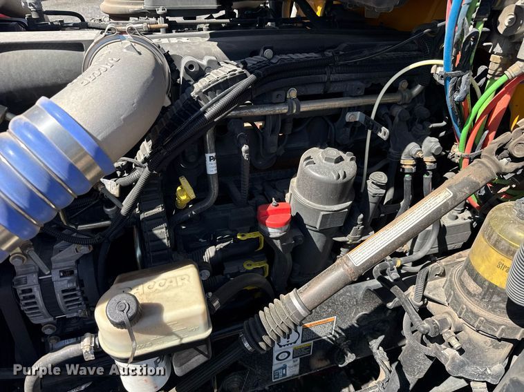 image for item EC3566 2022 Kenworth T680 semi truck