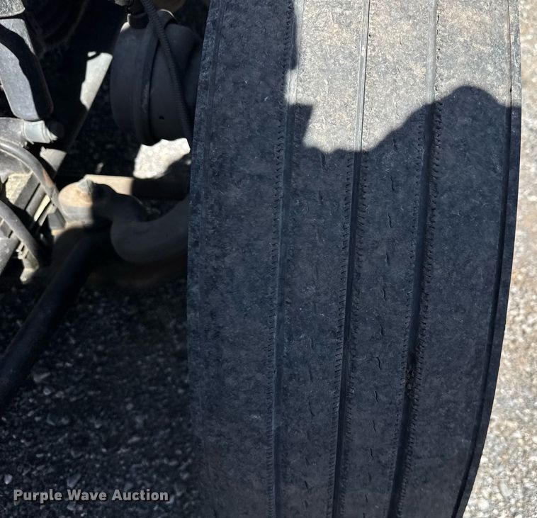 image for item EC3566 2022 Kenworth T680 semi truck