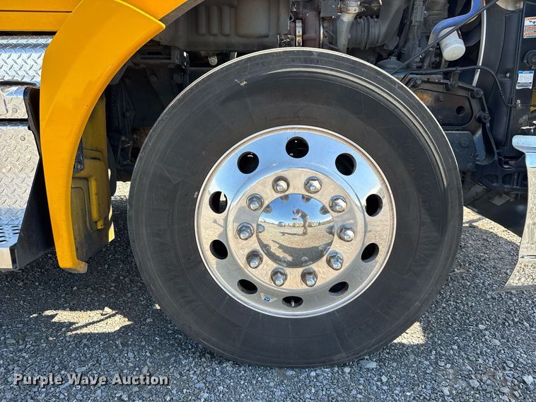 image for item EC3566 2022 Kenworth T680 semi truck