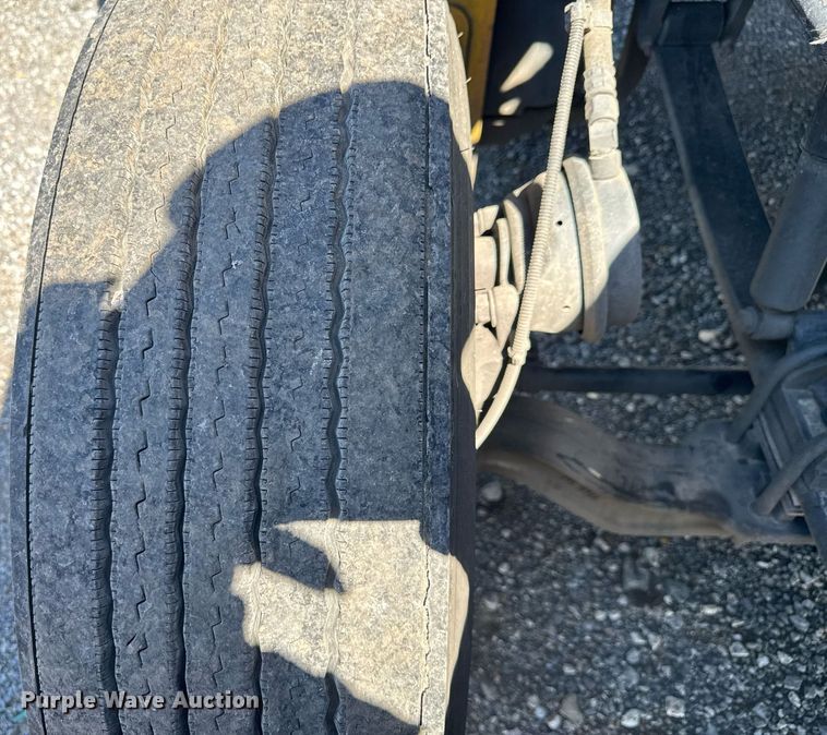 image for item EC3566 2022 Kenworth T680 semi truck