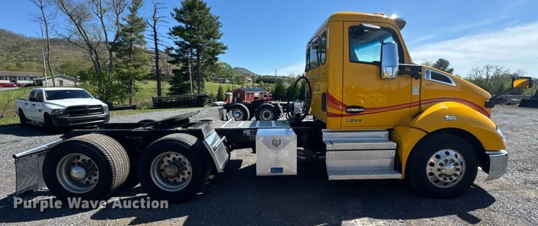 image for item EC3567 2022 Kenworth T680 semi truck