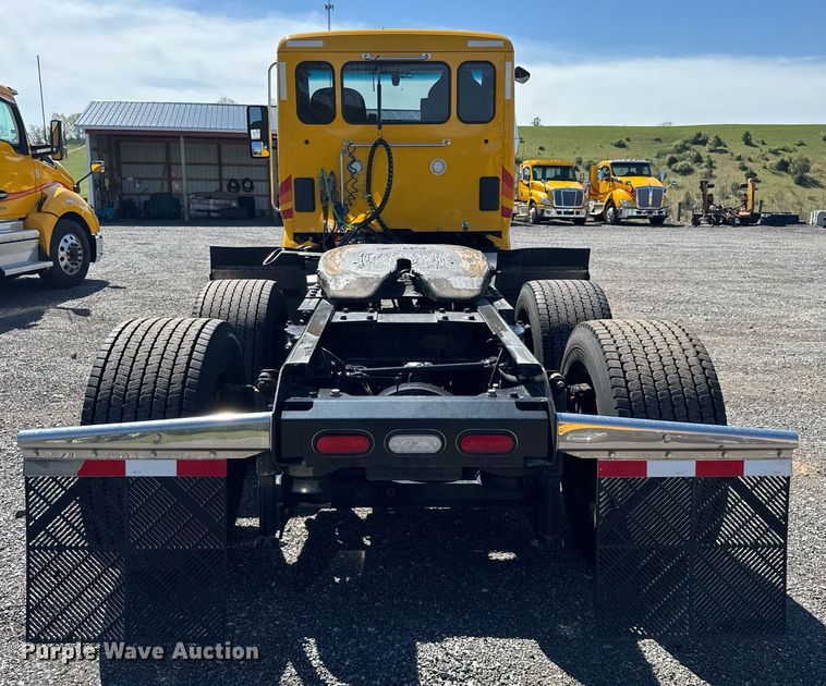 image for item EC3567 2022 Kenworth T680 semi truck