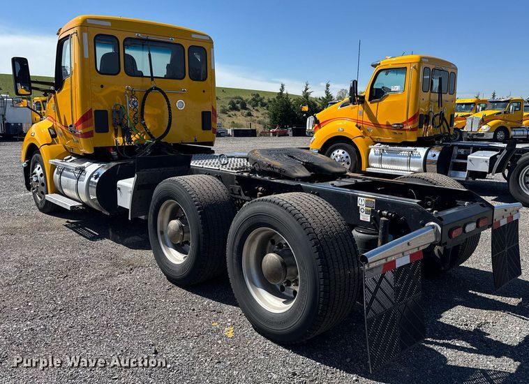 image for item EC3567 2022 Kenworth T680 semi truck