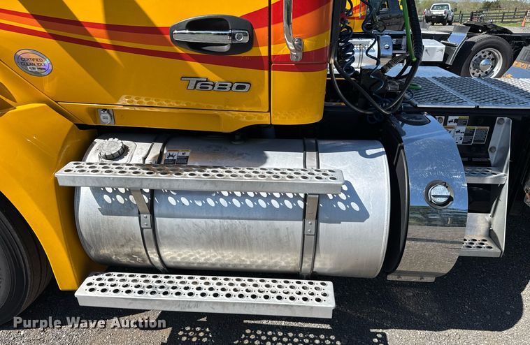 image for item EC3567 2022 Kenworth T680 semi truck