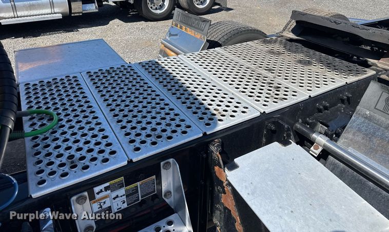 image for item EC3567 2022 Kenworth T680 semi truck