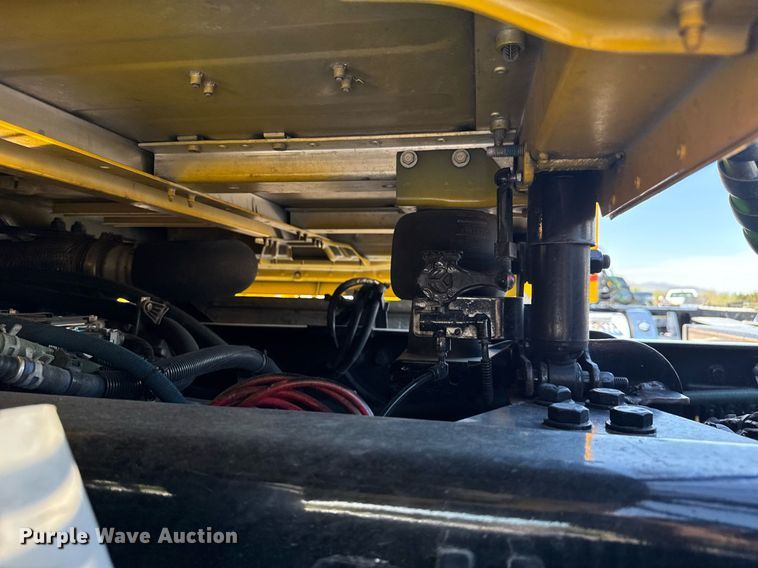 image for item EC3567 2022 Kenworth T680 semi truck