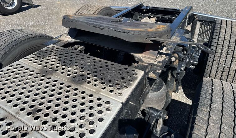 image for item EC3567 2022 Kenworth T680 semi truck