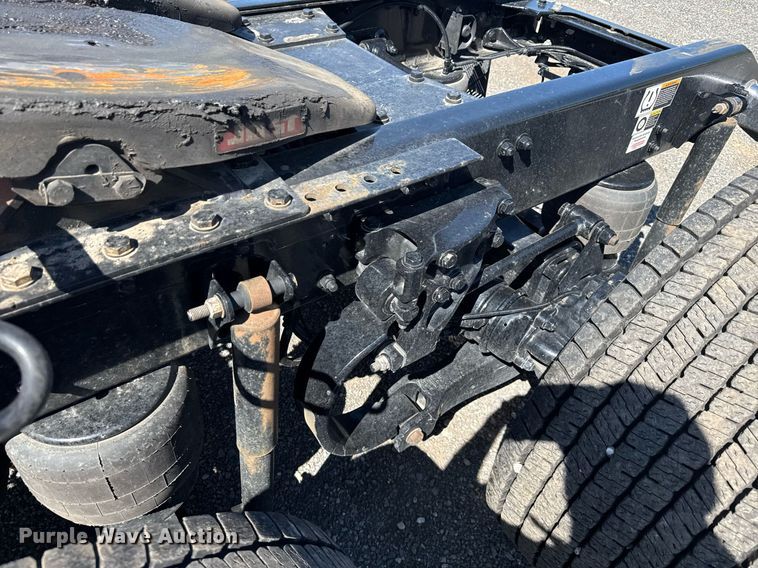 image for item EC3567 2022 Kenworth T680 semi truck