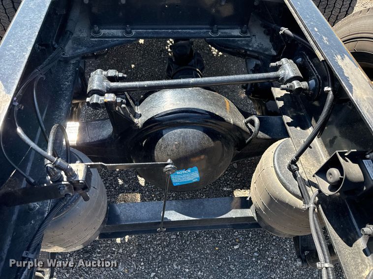 image for item EC3567 2022 Kenworth T680 semi truck