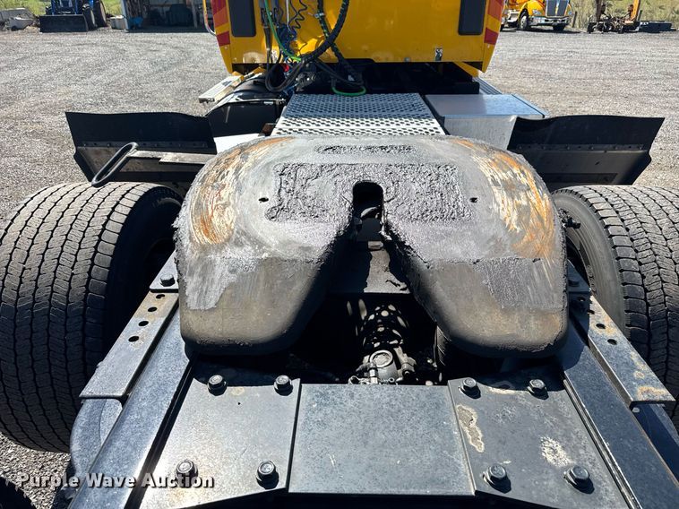 image for item EC3567 2022 Kenworth T680 semi truck