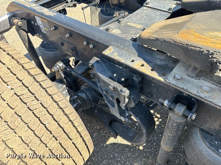 image for item EC3567 2022 Kenworth T680 semi truck