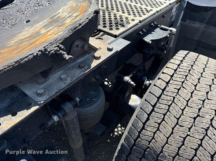 image for item EC3567 2022 Kenworth T680 semi truck