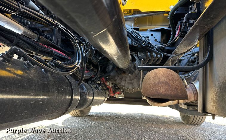 image for item EC3567 2022 Kenworth T680 semi truck