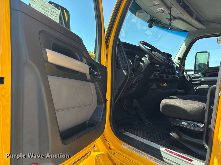 image for item EC3567 2022 Kenworth T680 semi truck