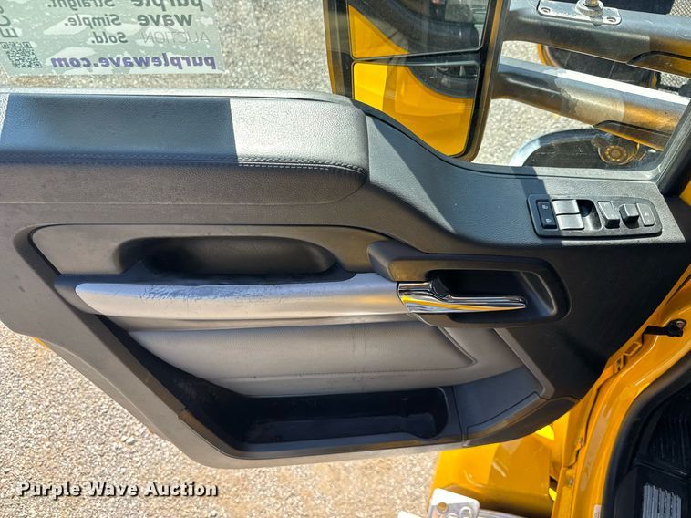 image for item EC3567 2022 Kenworth T680 semi truck