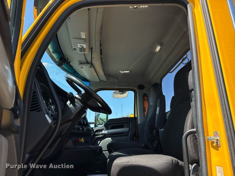 image for item EC3567 2022 Kenworth T680 semi truck