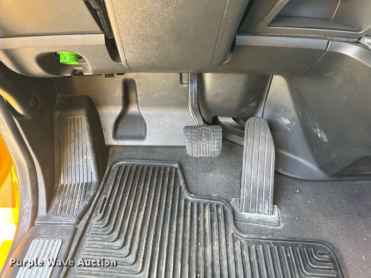 image for item EC3567 2022 Kenworth T680 semi truck