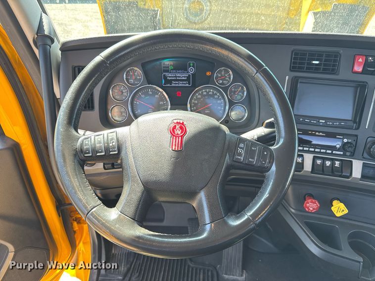 image for item EC3567 2022 Kenworth T680 semi truck